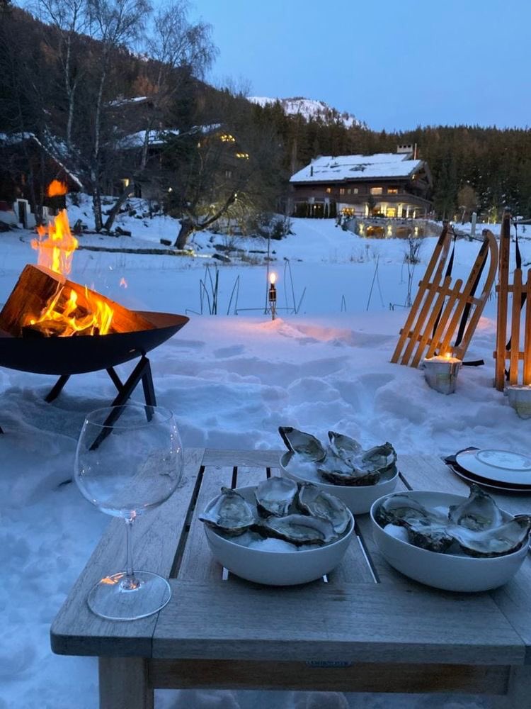 INTERIORPORN1's tweet photo. Switzerland during the winter is a MUST🇨🇭 https://t.co/43o5xhA3VJ