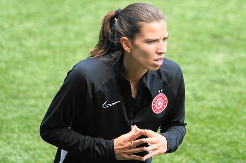 Tobin Heath's jawline; a thread