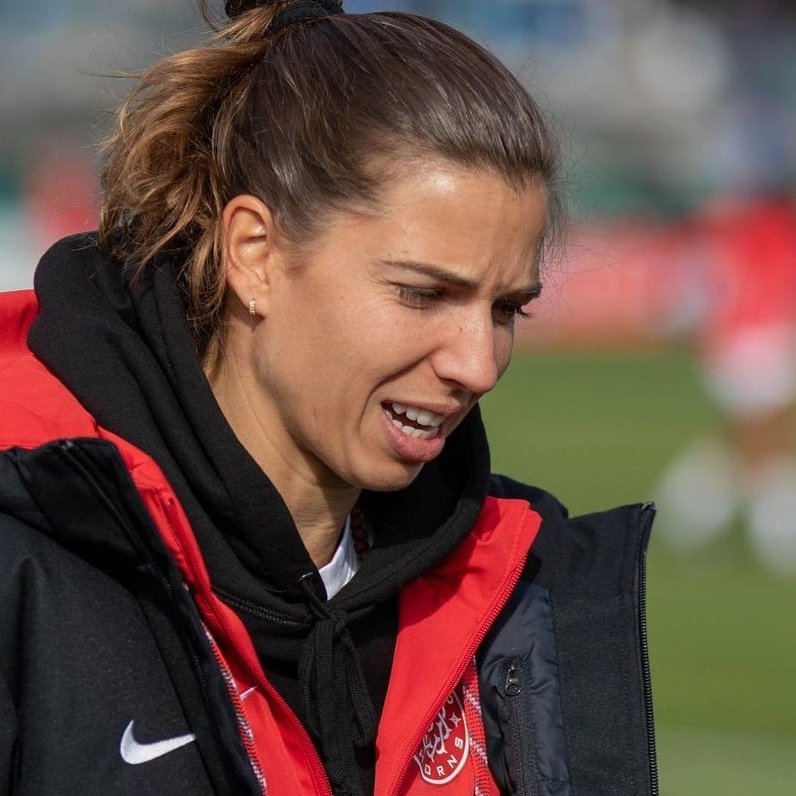 Tobin Heath's jawline; a thread