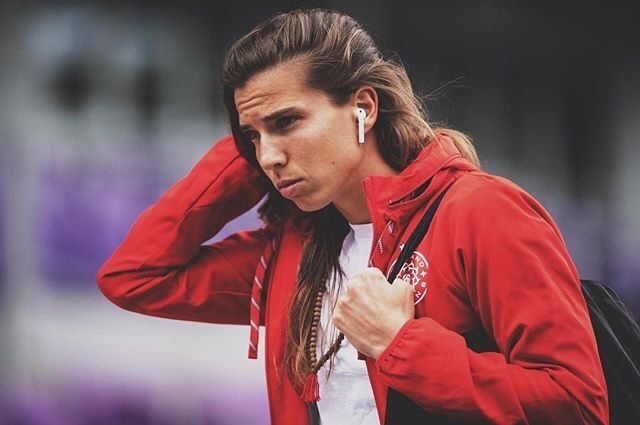 Tobin Heath's jawline; a thread