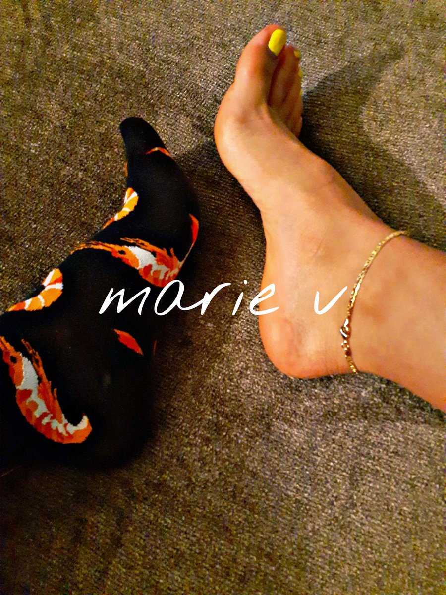 meetmariev's tweet photo. I love shrimp alot lol
#Feet #toes #soles #cute #sock #SocksOutFriday #sockworship #mariev https://t.co/AMbiceBsXw