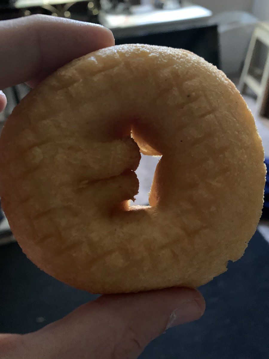 dominusechannel's tweet photo. Is it just me, or is this donut trying to kiss it’s own ass? https://t.co/MoASvour9o