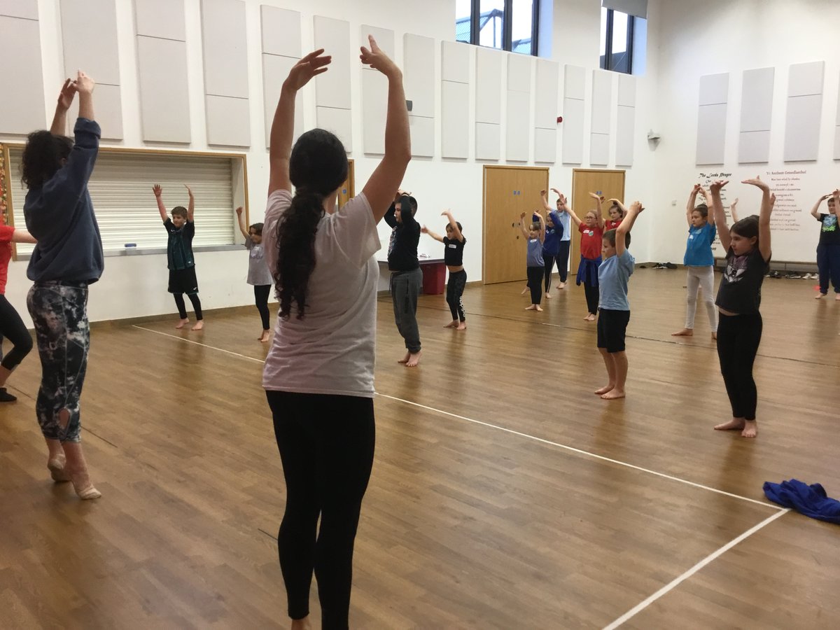 YsgolY's tweet photo. Fabulous work from our D5 dancers @balletcymru @impelocymru #duets https://t.co/pOdS7BNbhH