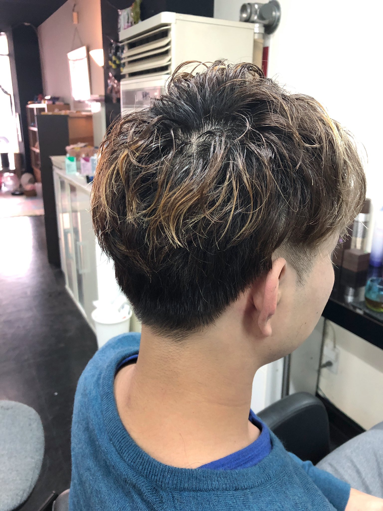 ヘアーラウンジカルネ 熊谷真人 ゆるふわパーマに メッシュ ハイライトを入れて立体感アップ T Co Mla8izo5eo 滝川市美容室 滝川美容室 アッシュ グレージュ アッシュベージュ アッシュグレー アッシュグレージュ メンズスタイル