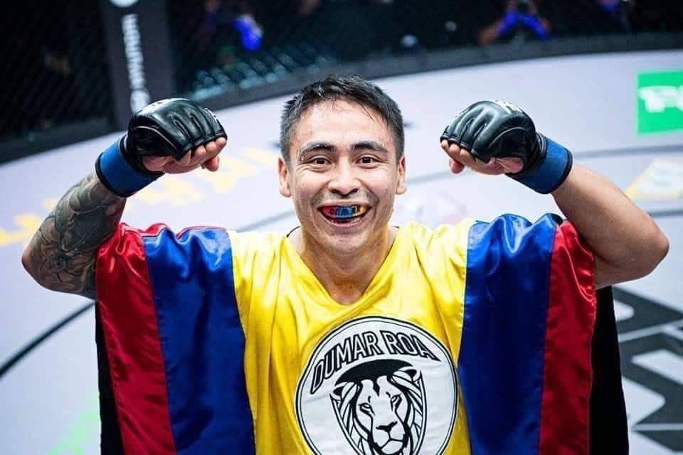 gamacudesign's tweet image. #Felicitaciones La disciplina deportiva, artes marciales mixtas, le dan título en la categoría - 75kg al boyacense nacido en Guateque, #DumarRoa el título lo obtuvo en el campeonato #BRAVECOMBATFEDERATION que se disputó en el país de #Baréin De BOYACA para el mundo 👊🏻💪🏻