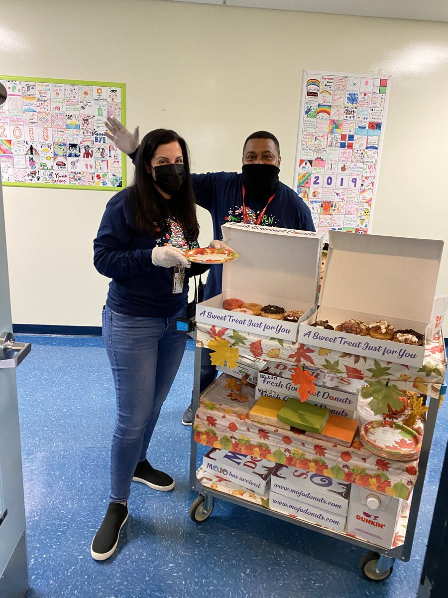 jdamas's tweet photo. This was such a nice surprise from our administration! Coffee and donuts delivered to every door! Yum! ❤️ ☕️🍩 @MariMenendez_ @Antonio89666957 #HPErocks https://t.co/ZHkEQDYB5X