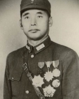 70) General Feng Zhian, commander of 3rd Security District in Huaihai Campaign, and boss to the defecting generals. While he did not oppose their defection, he himself opted out, feeling duty-bound and sensing the darkness of communism. Moved to Taiwan.  https://twitter.com/simonbchen/status/1328186194396475392?s=20