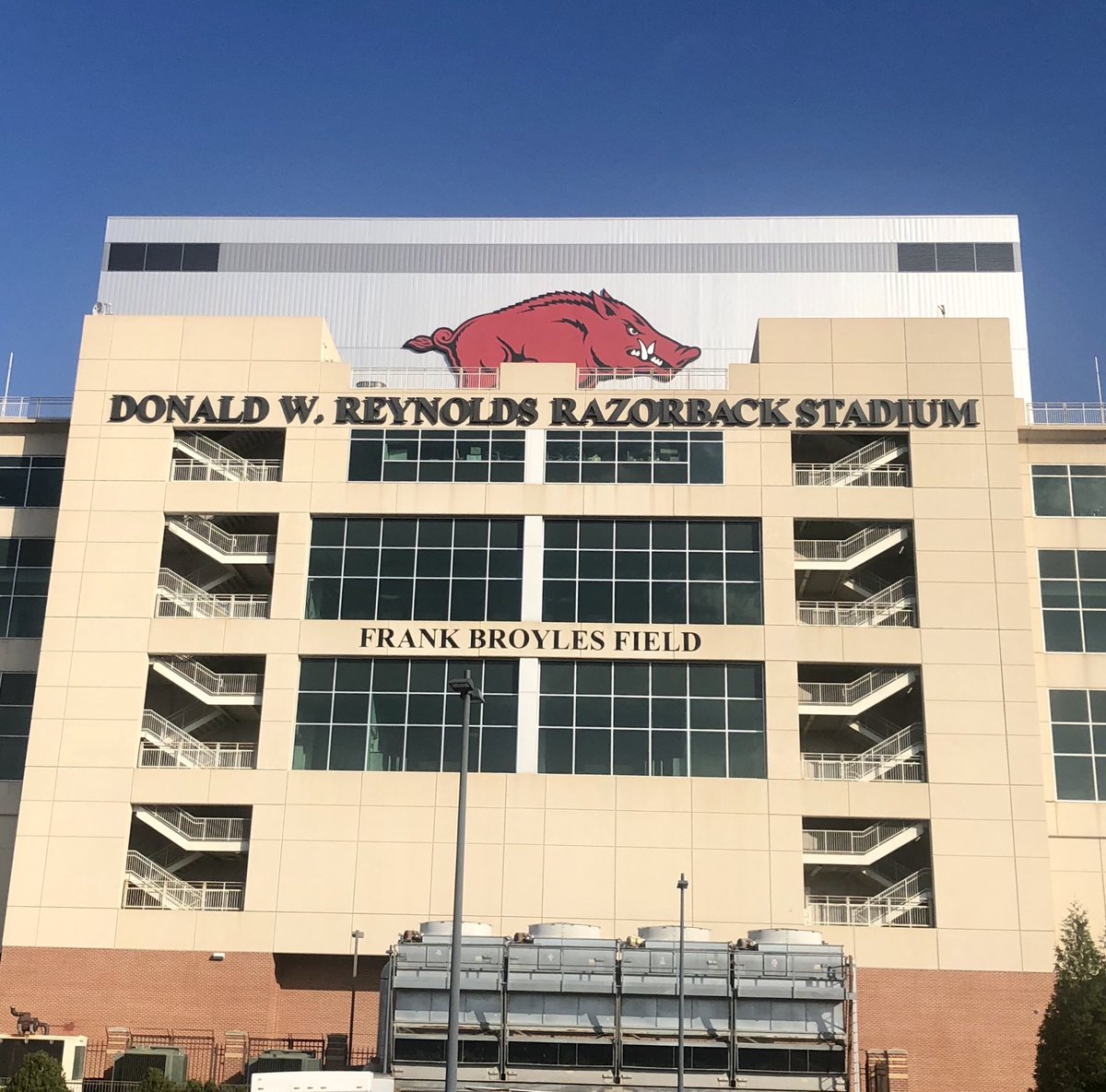 CoachSamPittman's tweet photo. We need everyone we can get in here tomorrow!#GoHogs #prouddamnstate https://t.co/obOyiuKnBT