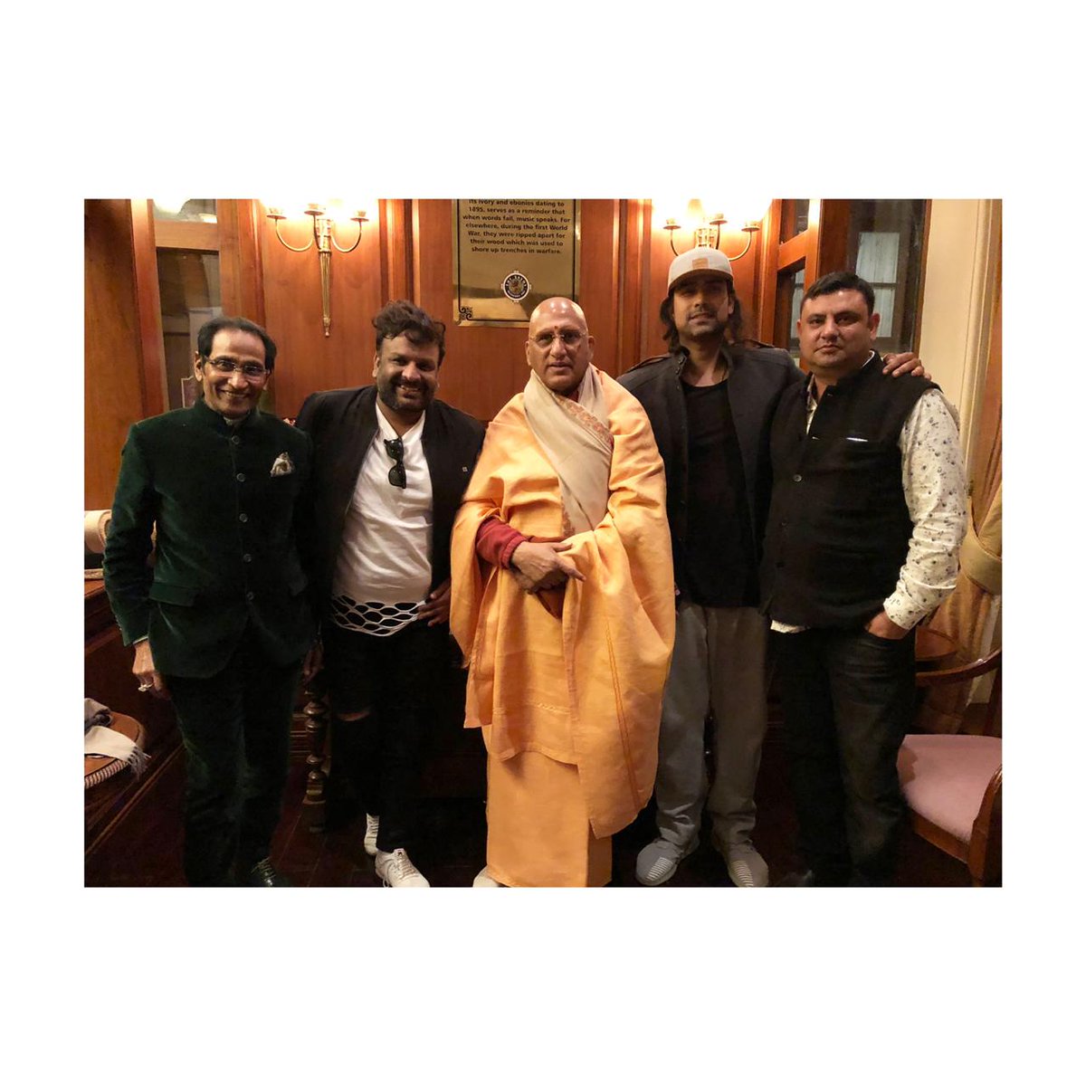 JubinNautiyal's tweet photo. A lovely time and a great place ,Savoy coffee book launch and warm hospitality .
@WHTheSavoy 
@kishorekaya ❤️ https://t.co/oKVB4A2jgY