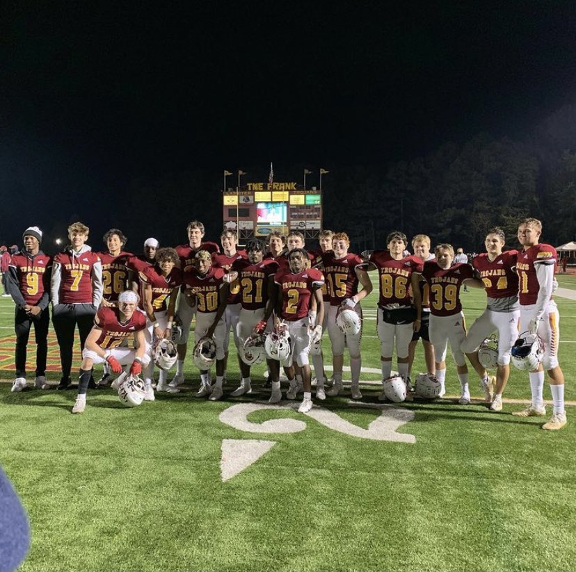 ManringEvan's tweet photo. Tonight will be the final game of my #seniorszn . Spending the past 4 years with these fellas rlly helped shape the man I am today. There is nothing that can separate this brotherhood. I will always have y’all’s back no questions asked. Love y’all🖤🤝 https://t.co/PmDcX2C3g7
