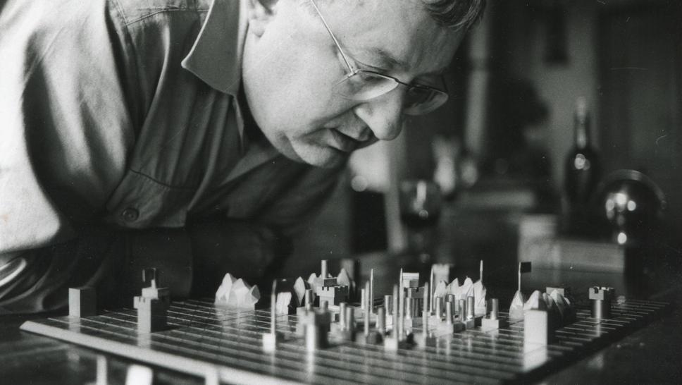 “Le Jeu de la guerre de Guy Debord” : une relecture brillante du situationnisme par Emmanuel Guy

telerama.fr/sortir/le-jeu-…
par <a href="/xdejarcy/">Xavier de Jarcy</a>