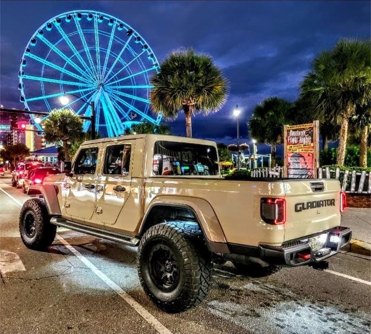 This week’s #MBJJ Spotlight goes to 2020 Jeep Gladiator Overland Owner @gobi_gladi8or - Cruising Ocean Boulevard!🌊🏝🚙

"#thembjeepjam didn't disappoint!" - #gobi_gladi8or👌

#myrtlebeachjeepjam #jeepgladiator #oceanblvd #myrtlebeach #mbjj2020