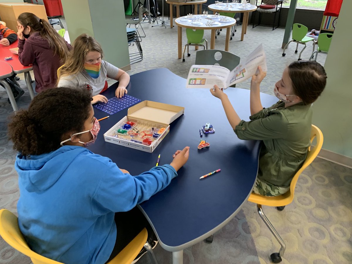 GESFalconPride's tweet photo. STEAM with 5th graders learning how to design a circuit board to make LED lights and sounds come to life!! https://t.co/bwugfcDYMd