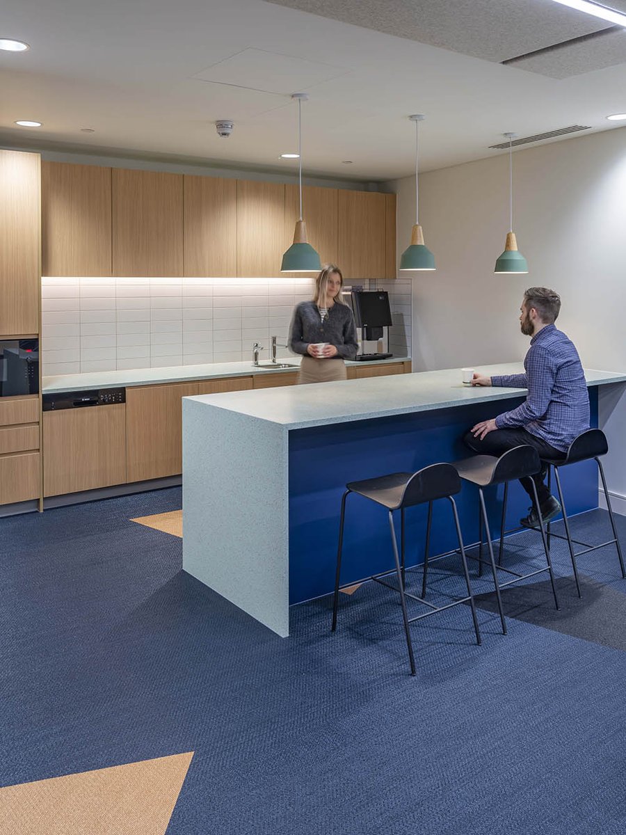Parkeray's tweet photo. Here are some snaps of our fit-out of ISDA's new HQ. Well done to Team PKY led by Brendan O’ Donovan, the fab teams at @SpringFour_ #Shawstudios, #MEPPRO & our subbies for bringing this lovely scheme to fruition.
#parkerayprojects #teamwork #fitoutinteriors #loveconstruction https://t.co/QAJcWhv7SP