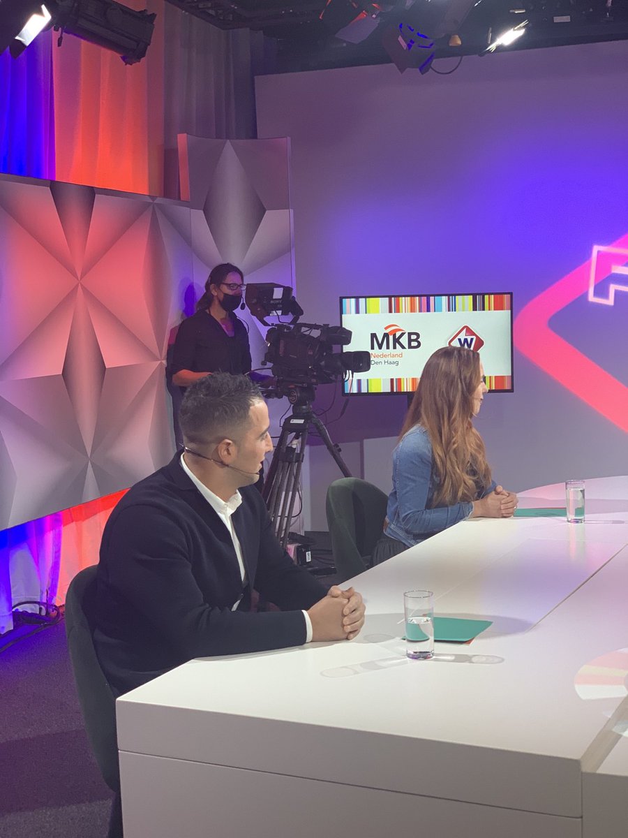 MKB_DenHaag's tweet photo. Het 2e half uur van onze online &amp; live talkshow ⁦@omroepwest⁩. Aan tafel Nadine Paagman, ⁦@AppieMassaoudi⁩, Mark Graatsma en Vincent Marshall. Meer creatieve verhalen van ondernemers! #coronacrisis #blijvenvernieuwen #DagvandeOndernemer https://t.co/23YhsM2dE4