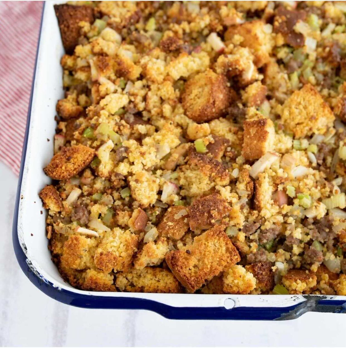 CreatedFashion's tweet photo. What's your favorite Thanksgiving dish? 

This cornbread stuffing from Bless This Mess has us thinking about all the delicious food we're going to have next week. 

You can grab the recipe on her feed. (📸: @blessthismess ) #foodfriday https://t.co/5YVMSCDWoq