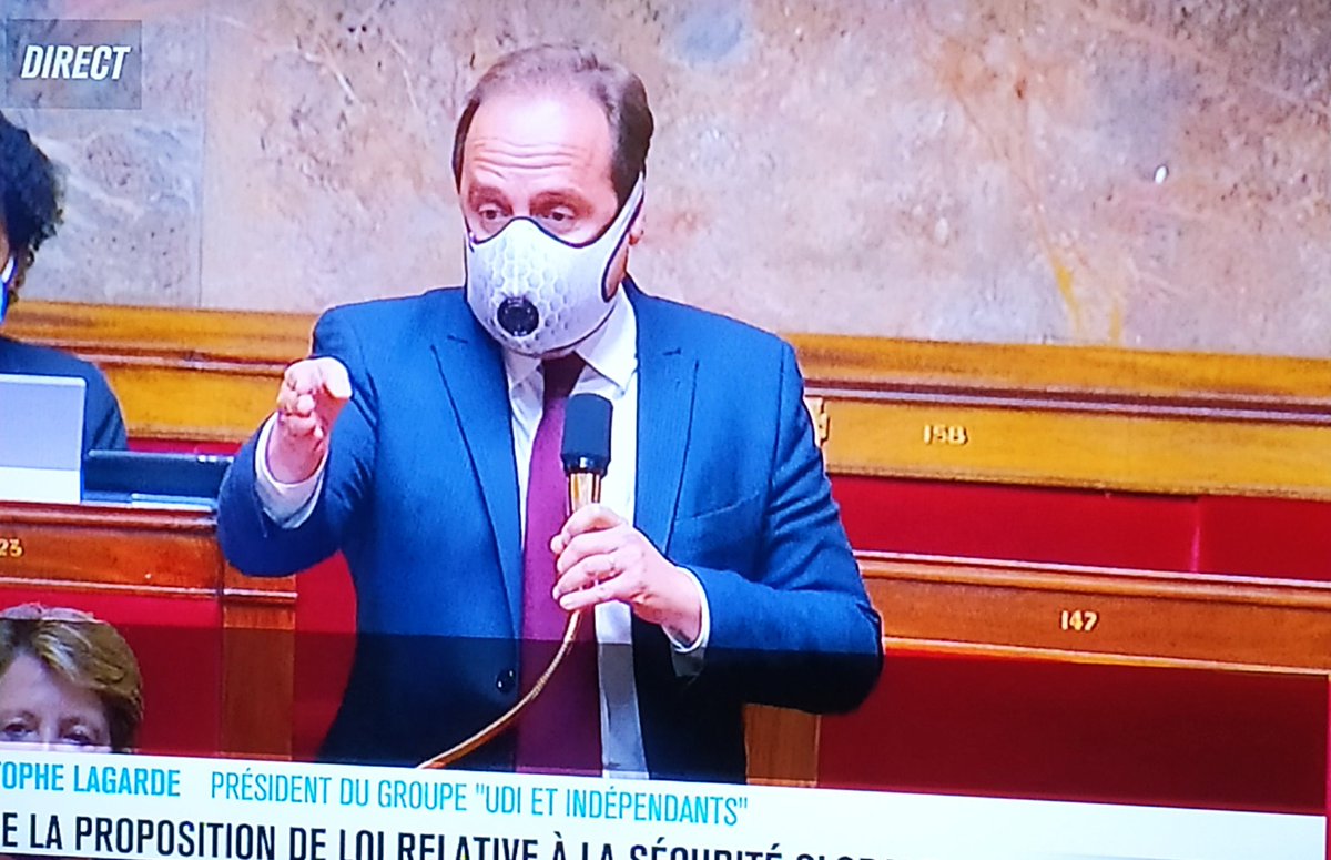 Jerpile's tweet photo. Ça va trop loin les masques 😁 #hanniballecter #AssembleeNationale https://t.co/qrLEGjjV0d