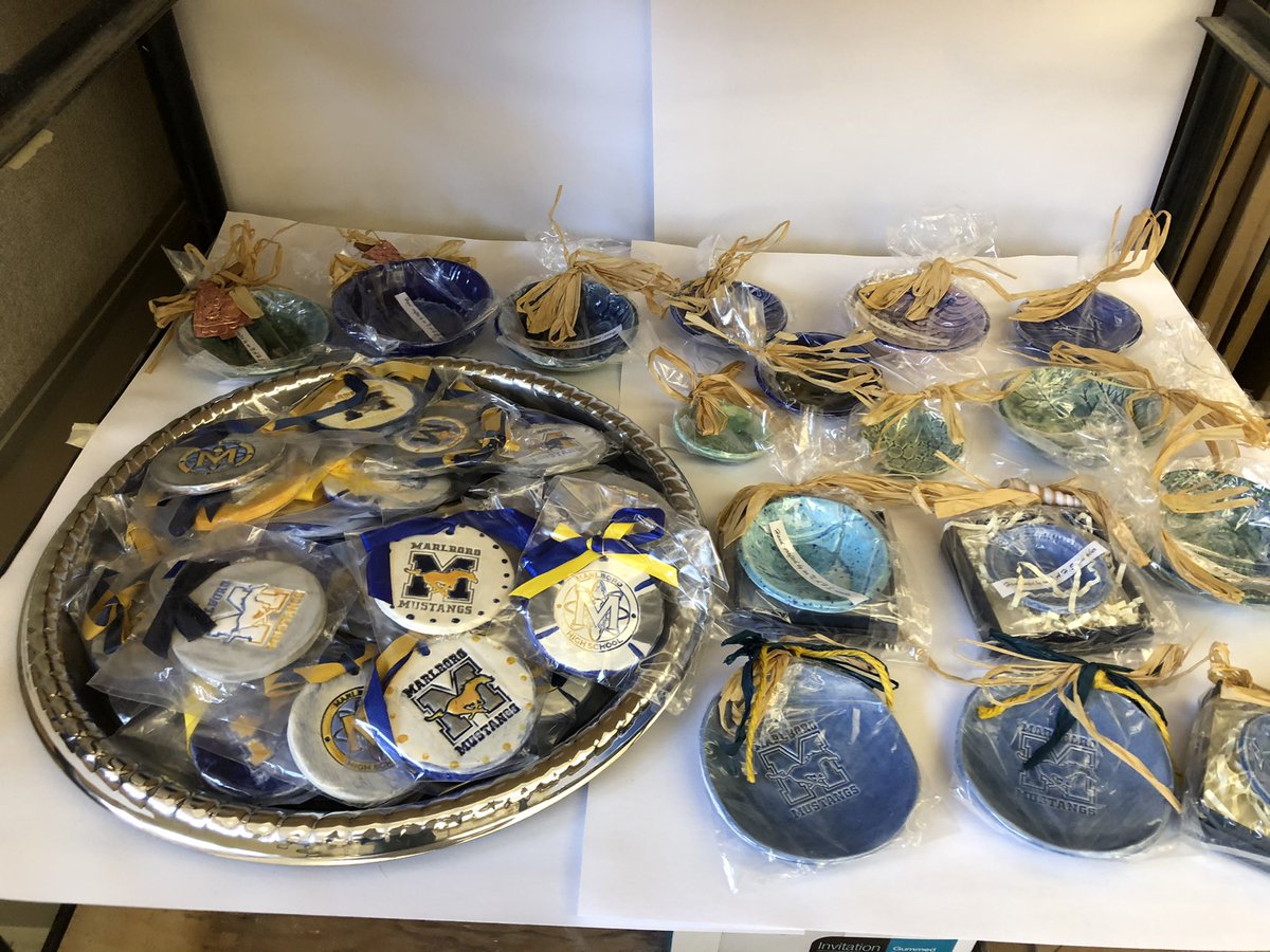 Mrs_Fras_Art's tweet photo. The Marlboro NAHS holiday sale is virtual this year- with a “pop up” shop for our staff to enjoy! #everythingisvirtual #handmade #supportthearts https://t.co/9iZCGvFH0V