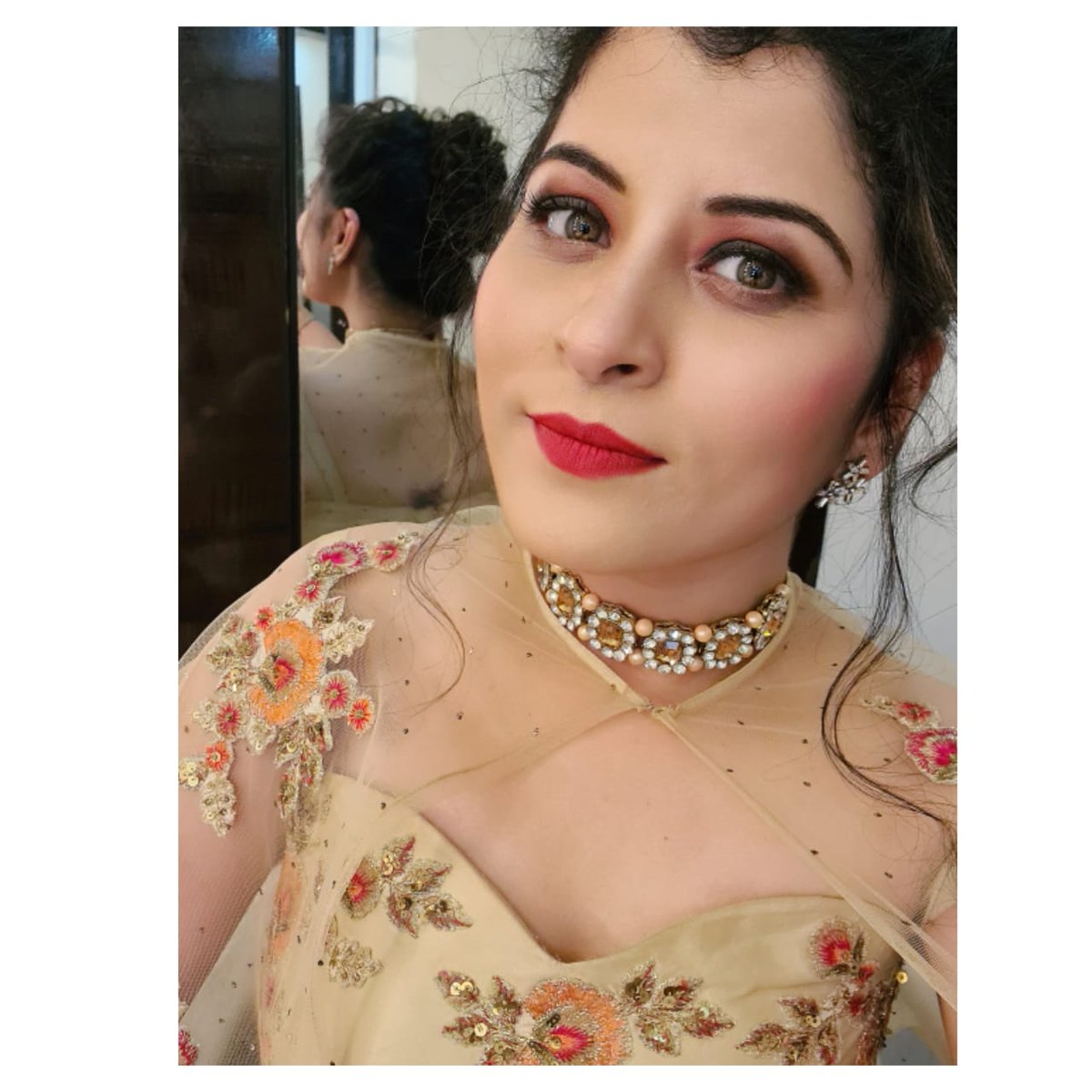 Singer @savaniravindra is all set for the 'Grand Finale' of #SingingStar with her glamour quotient on point!
#savanieeravindrra #savanieeoriginals #savanieesings #song #singer #singingstar #savanieestyle #sonymarathi #beautifulsavaniee #beautiful #singing