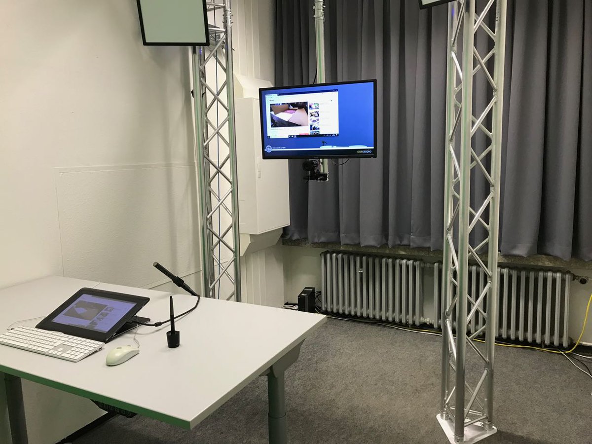 netzwerk_medien's tweet photo. Das Team Netzwerk Medien hat den Universitätspreis 2020 in der Kategorie „Verwaltung u. Wissenschaftsmanagement“ für die Entwicklung des One Button Recording Studios (OBRS) gewonnen. Wir freuen uns sehr! https://t.co/Xsc10OjoFH