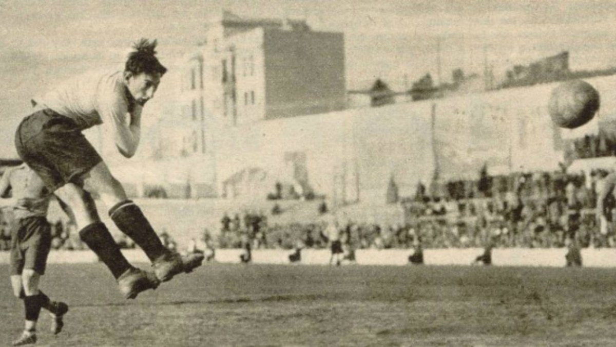 Legendary striker Isidro Lángara took part in the adventure before leaving for Argentina’s San Lorenzo during WW2. Scoring 110 goals in 121 games, he retains his idol status among the Gauchos de Boedo and at Real Oviedo, where his career started and finished.
