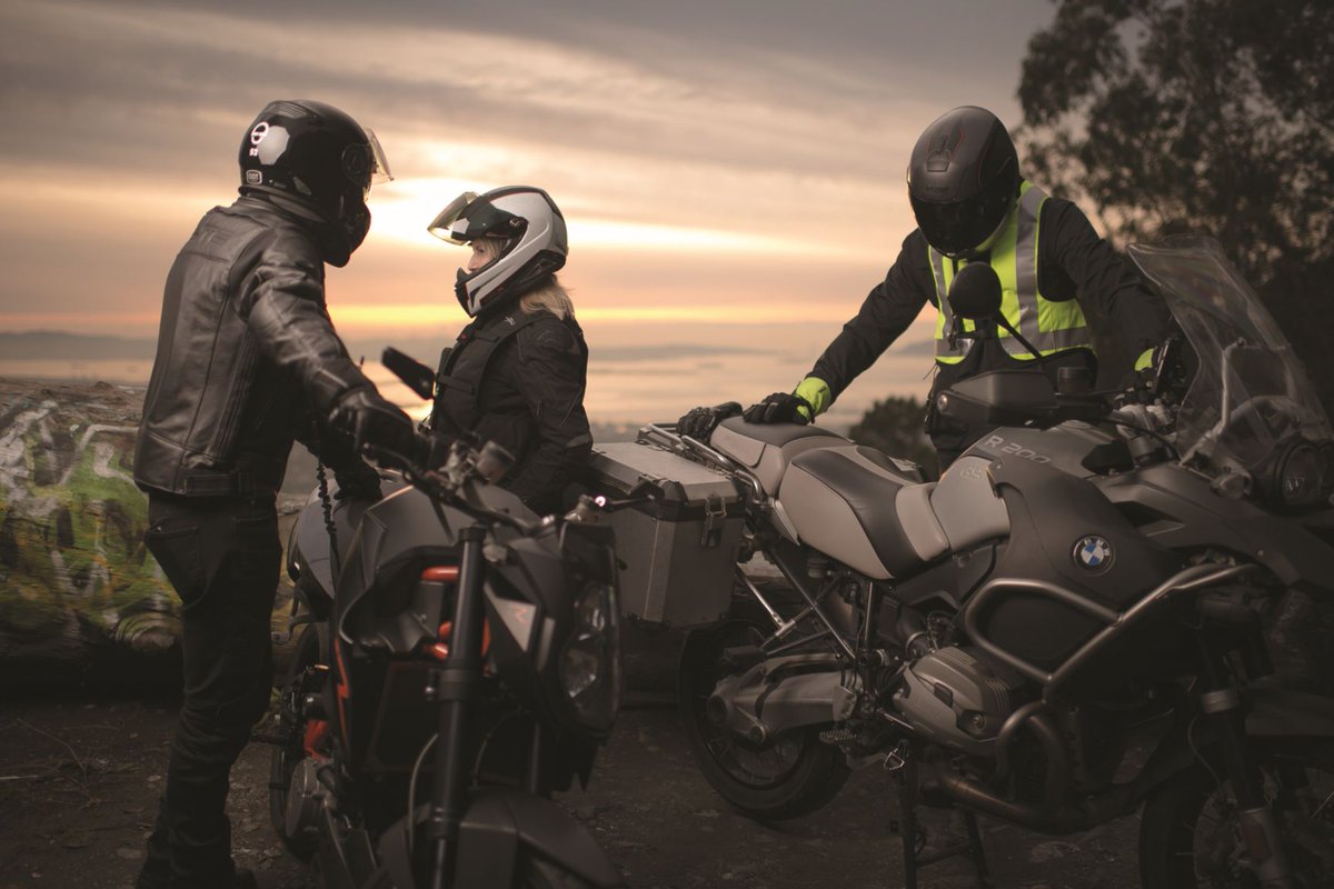 AIRVEST's tweet photo. Good luck to virtual @MotorcycleLive which starts tomorrow. As you can’t visit the show to see our #motorbike #airbags we can come to you. Give Lee a call on 0789 453 8756 to arrange a visit outside your house with his ‘mobile’ stand > https://t.co/o4Aty2vedc. https://t.co/tvF7nTDt2S