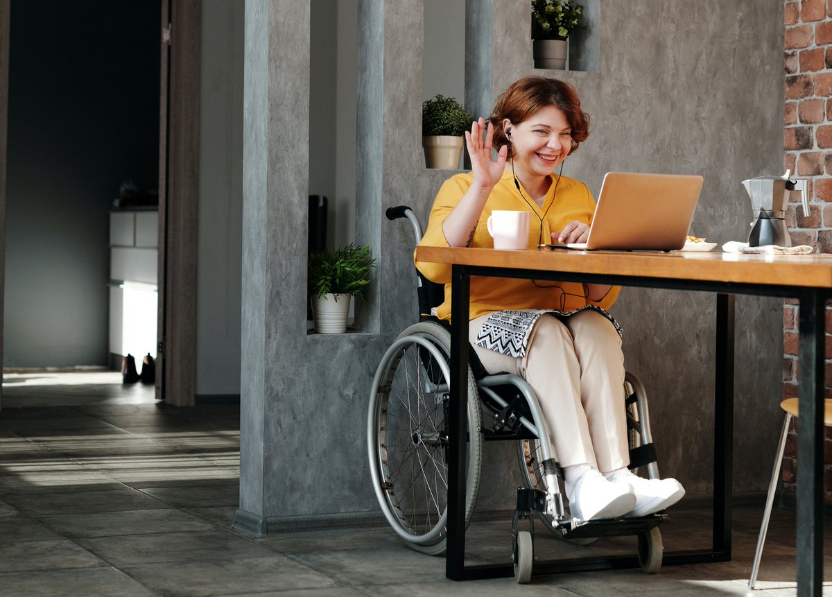 While many continue to work remotely it's important to make sure your people feel cared for and included. Here are 7 things you can do today to give your remote teams social support:  greatplacetowork.com/resources/blog…