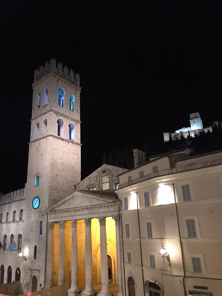 Assisi, Torre del Popolo colorata di blu per i diritti dei bambini e degli adolescenti https://t.co/GRKkdRx9D9 https://t.co/teIvArMAWM