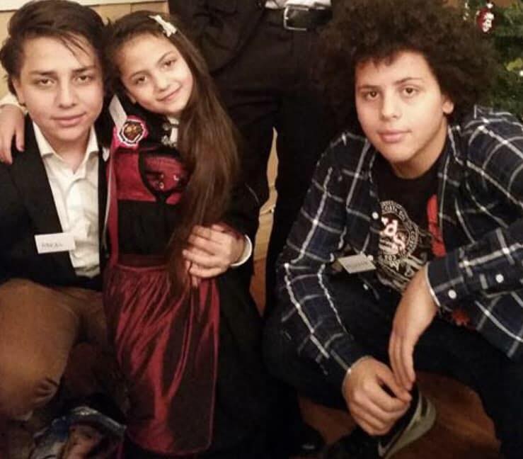 Gå gjerne inn på siden «Kampen for Hasan-barna». Les om hvordan eldstegutten som har bodd i Norge i 13 år, og nå er 18, har fått avslag på opphold på humanitært grunnlag med en utreisefrist 7. desember. facebook.com/groups/9676349…