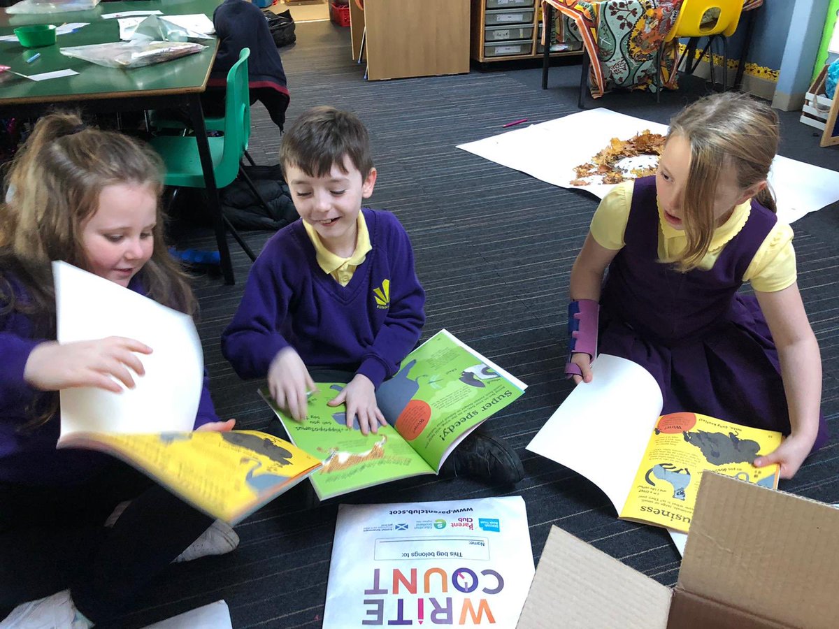 SunnysidePri's tweet photo. Our P3s were so excited to take their @ReadWriteCount gifts home! They loved all the content but being ornithologists were inspired by the information about birds so much so that they’re off to find out more about penguins...#Cool🐧 #BookWeekScotland https://t.co/w7pyGCD7uf