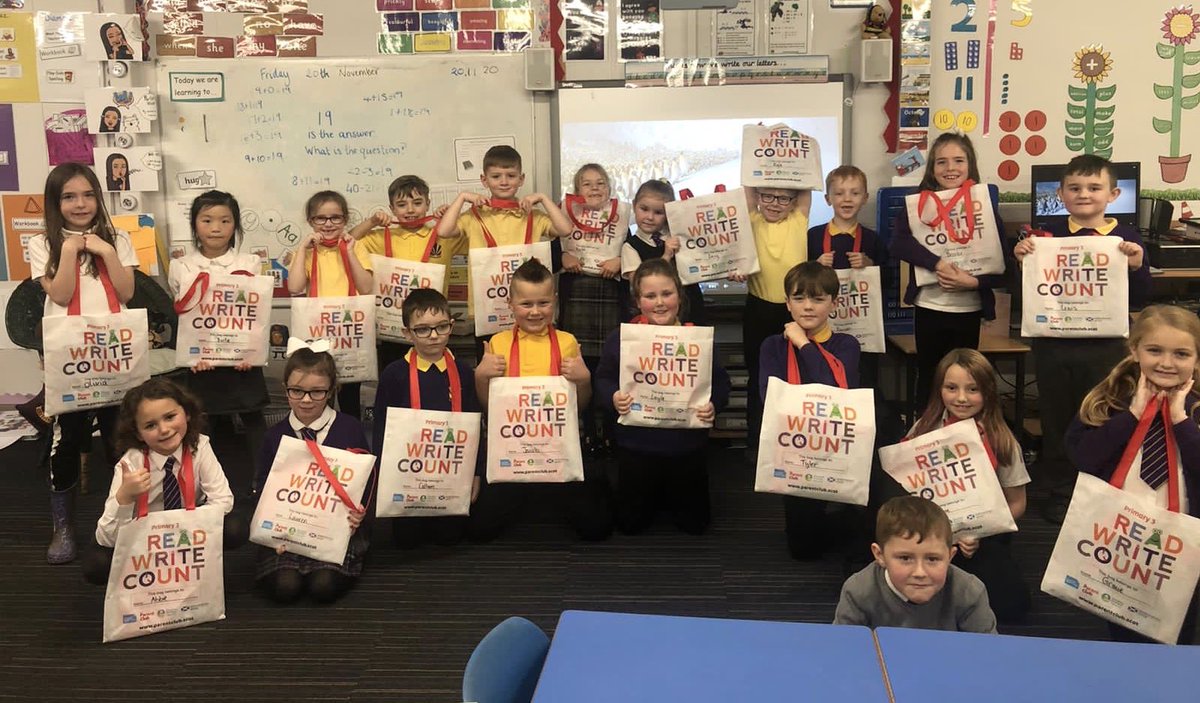 SunnysidePri's tweet photo. Our P3s were so excited to take their @ReadWriteCount gifts home! They loved all the content but being ornithologists were inspired by the information about birds so much so that they’re off to find out more about penguins...#Cool🐧 #BookWeekScotland https://t.co/w7pyGCD7uf