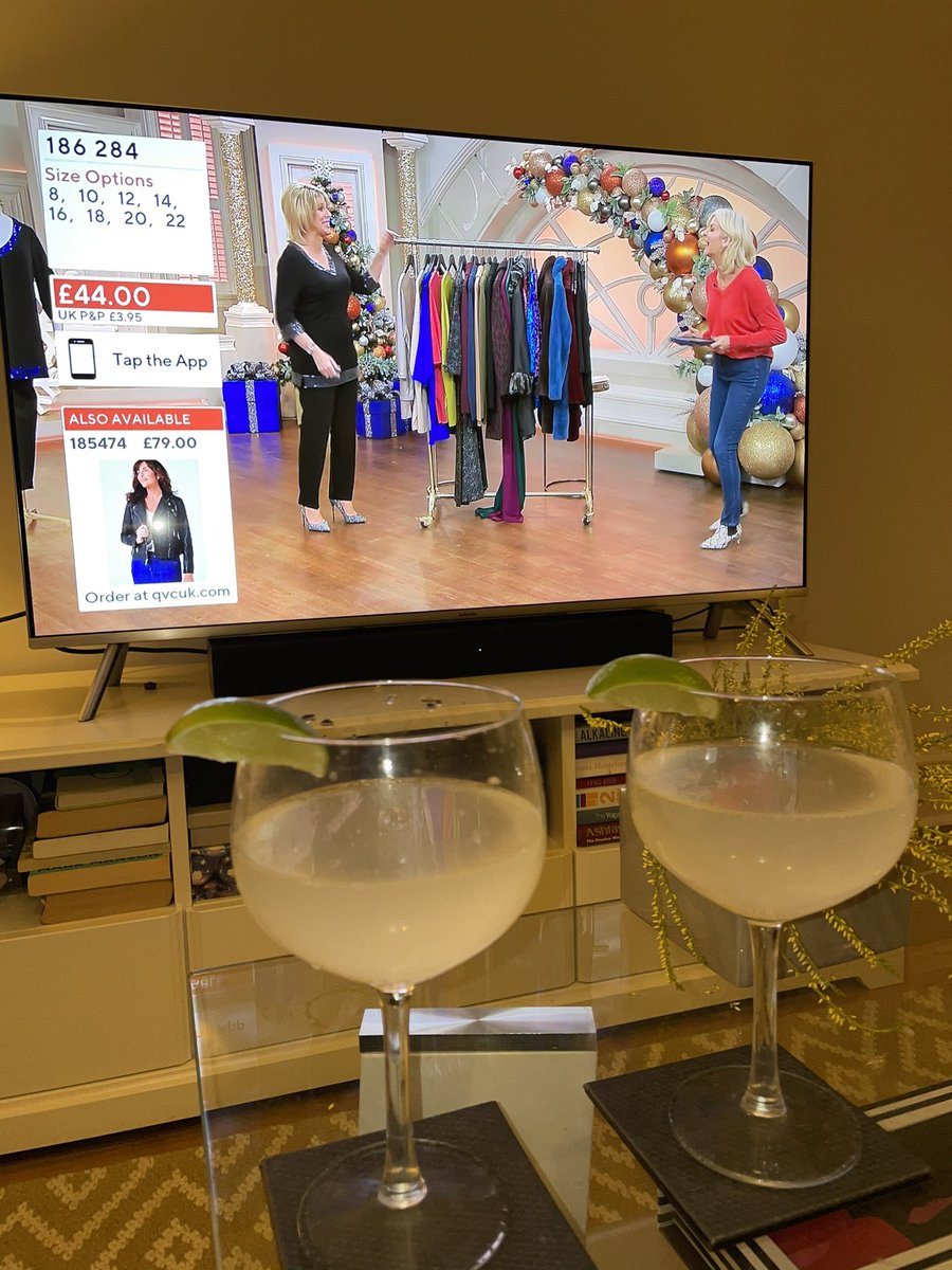 CharlotteEveEd's tweet photo. @jackiekabler @RuthieeL We’re drinking Moscow Mules 🍹 Loving the whole collection @qvcuk 😍 https://t.co/eAmh2WI3f2