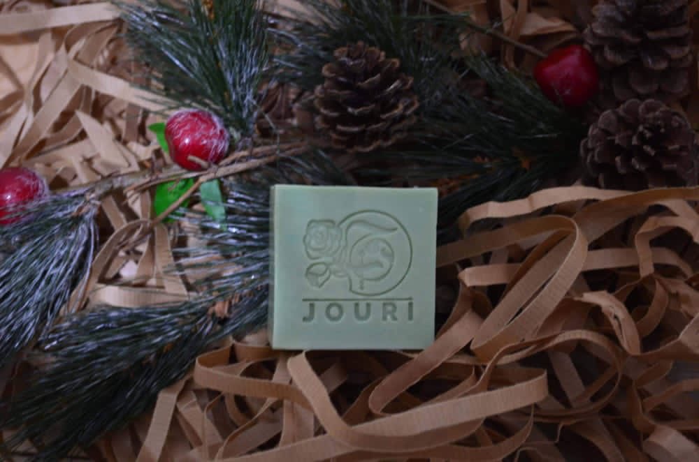 JouriSoap's tweet photo. Christmas lather , made of christmas spirit with fresh olive oil and santa fragrance 😍 . 100% organic , limited quantities, hurry up 💖 https://t.co/Idih3wxICp