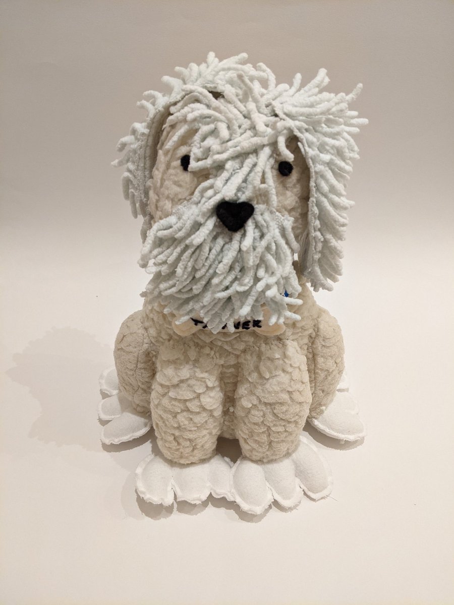 PatchworkPlush's tweet photo. The goodest of good doggos 🐶❤️ these three are now sitting patiently on my desk waiting to be posted out this weekend 😊🧡 made from 100% recycled and reclaimed materials 💚♻️
#gooddog #rethink #reuse #recycle #handmade https://t.co/peIc4q7puf