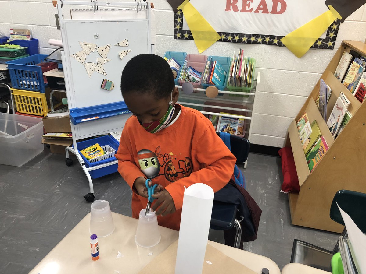 3parris3's tweet photo. Virtual and face to face students had a great time making a Recycling Sorter for our STEM project this week!  @_TiffaniTaylor_ @LESPrincipalDrM https://t.co/CfXUw5kAXV