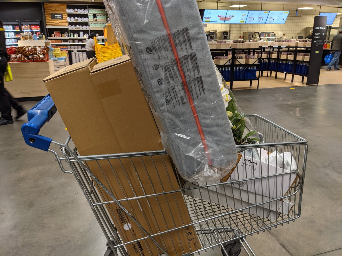 Venir a Ikea a por dos cosas y llevarte un carro lleno. Alguien mas pica CADA vez como yo?