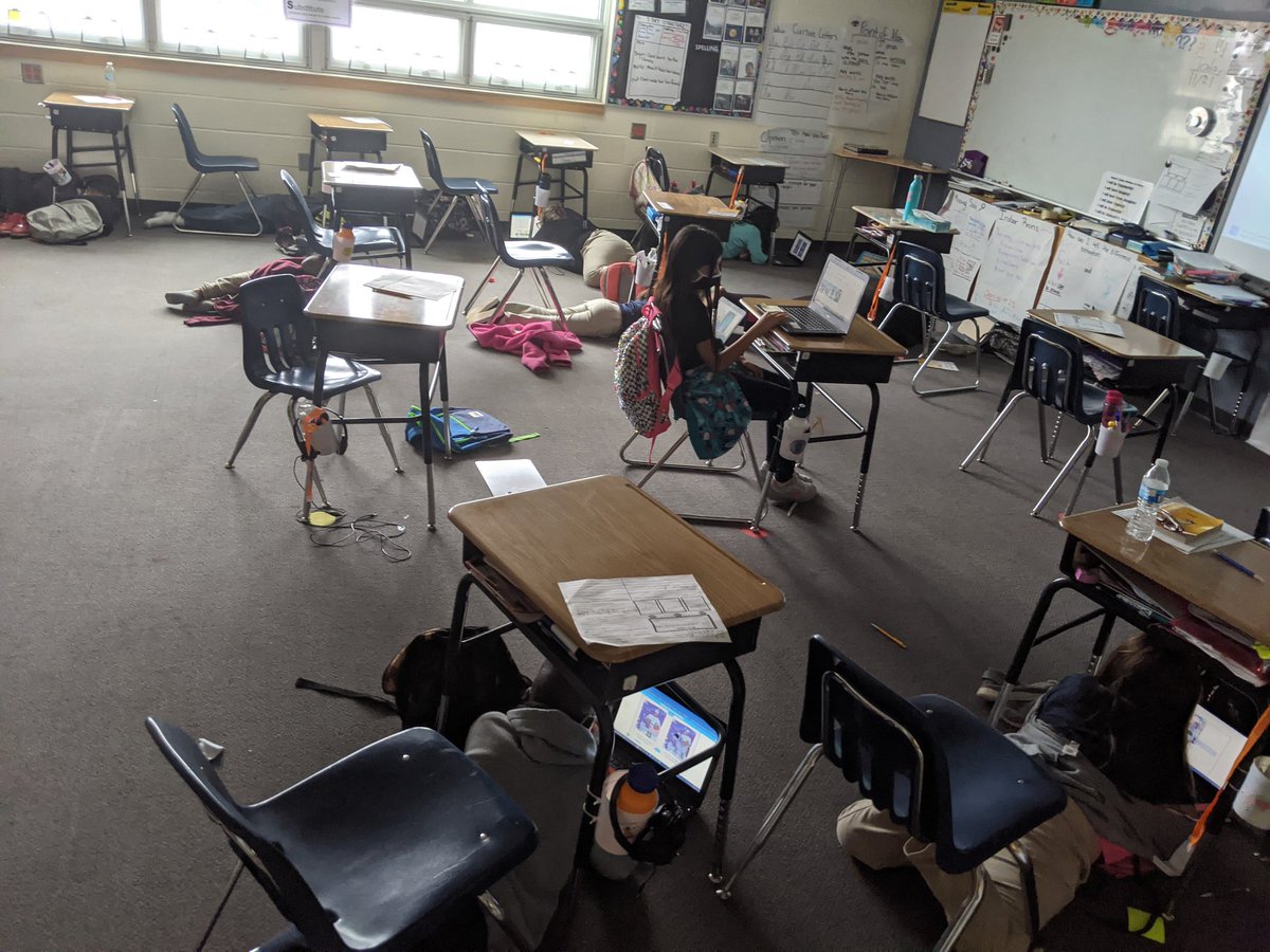 KohlersKids's tweet photo. What are all these empty desks? These learners did all their work today and got to do a shoes off, lights off, and free read and are reading under desks. #LoveToRead #ReadersAreLeaders #SpaghtIsGreat #WPSProud #Go4thAndConquer https://t.co/Un5JQ67gvH