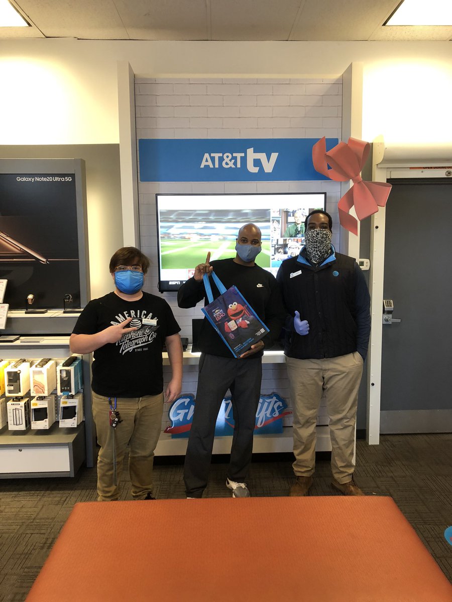 We stay celebrating #atttv !!!! <a href="/LoganEaves2/">Logan Eaves</a> <a href="/JakeAraghi/">Jake Araghi</a> @ATTPortablesEVD <a href="/relayrichard/">Richard Totten</a>
