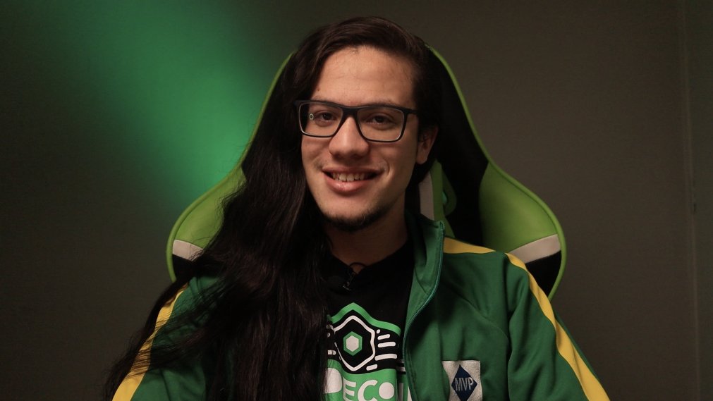 Recording #Javascript classes for my brand new #JSExpert course with my <a href="/NodeConfCo/">NodeConf Colombia</a> T-Shirt. (all green haha 💚)

How I miss Colombia &lt;3 How I miss tech conferences 😢