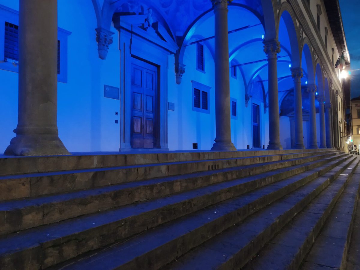 Firenze da sempre dalla parte dei bambini. Oggi per la #giornatamondialeinfanzia le porte della città e l’Istituto Degl’Innocenti si illuminano di blu. Accendiamo i fari sui diritti dei bambini @DarioNardella @comunefi @UNICEF @UNICEF_Italia #TurnTheWorldBlue https://t.co/zagCd5lETc