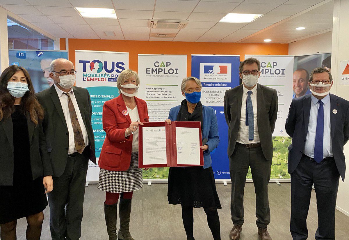 Le rapprochement des réseaux Pôle Emploi et Cap emploi est essentiel pour l’insertion des personnes handicapées sur le marché du travail.

Je suis fière d’avoir signé avec <a href="/s_cluzel/">Sophie Cluzel 🇨🇵🇪🇺</a> l’accord qui le rendra effectif dans les 930 agences de Pôle Emploi en 2021. #SEEPH2020