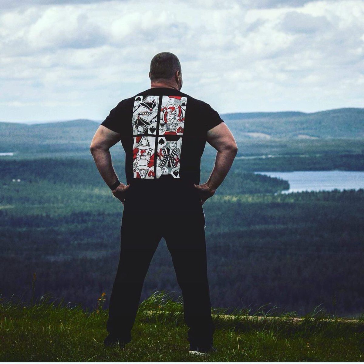 TeeeClub's tweet photo. Se olis sitten viikonloppu!!! Sen tietää jäsenemme Vesakin 🖤 Meidän paidat istuu kaikille eli myös SULLE! Liity meidän klaaniin https://t.co/PP5zGxl3Jj https://t.co/XBvtHm9C86