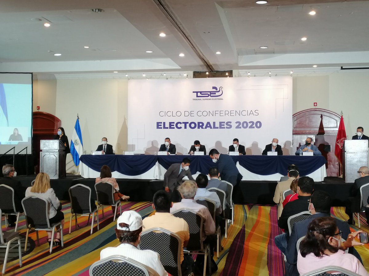 LPGPolitica's tweet photo. El @TSEElSalvador inicia los ciclos de conferencias electorales. En este acto, además, el magistrado Julio Olivo presenta su libro "La democracia en riesgo: transformaciones del sistema electoral salvadoreño". https://t.co/FRX1ZB6NZj