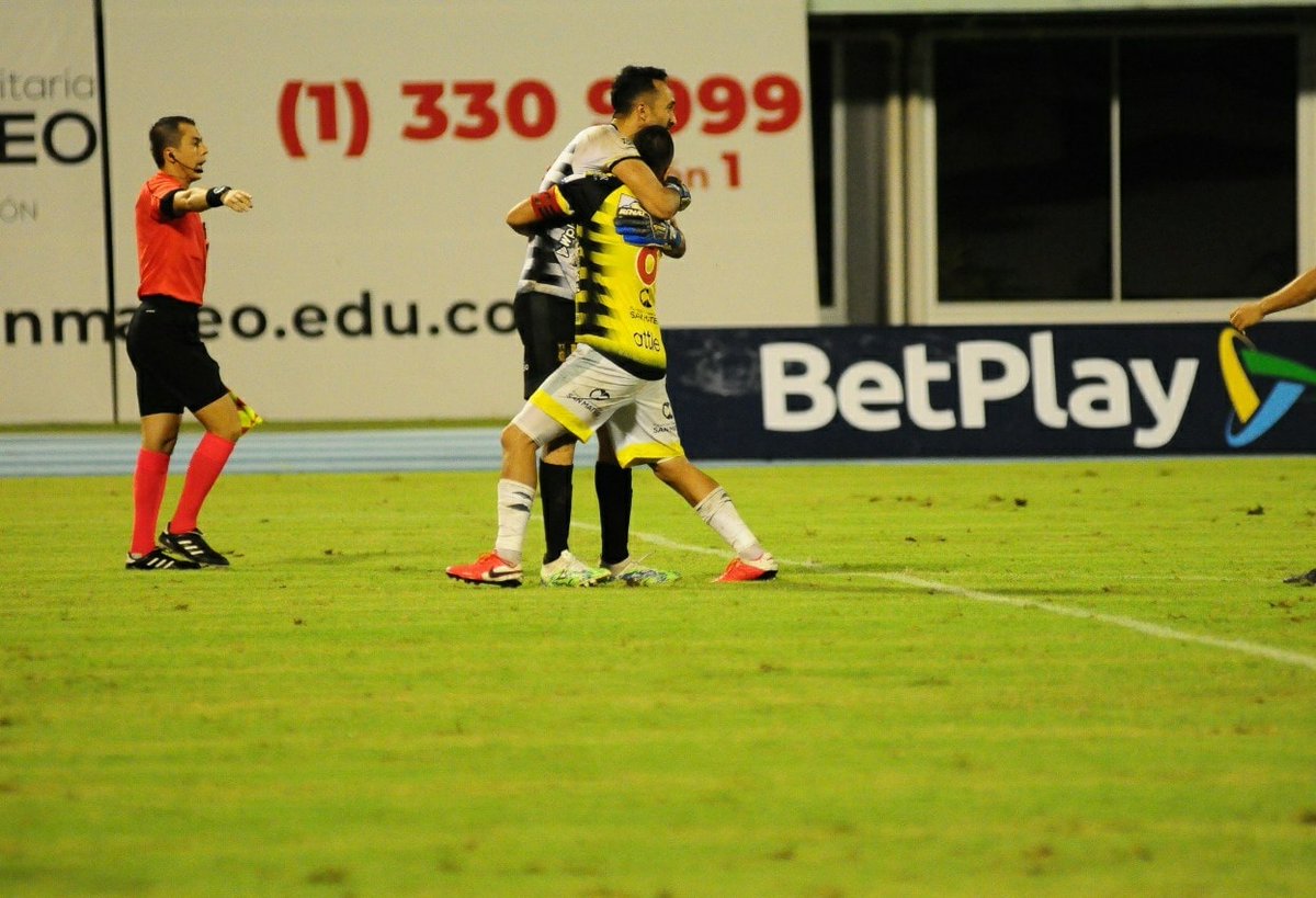 Humo Aurinegro tweet media
