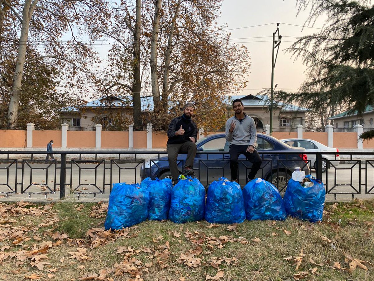 WamiqWani's tweet photo. Today after Friday prayers me and my friend @ZargarNuman volunteered for Jehlum Bank's cleaning drive. It seems like @SMC_Srinagar doesn't exist, not a single dustbins installed on Lal Mandi banks. Houseboat people are suffering too.
#wewantchange https://t.co/4hOVfsxIDq