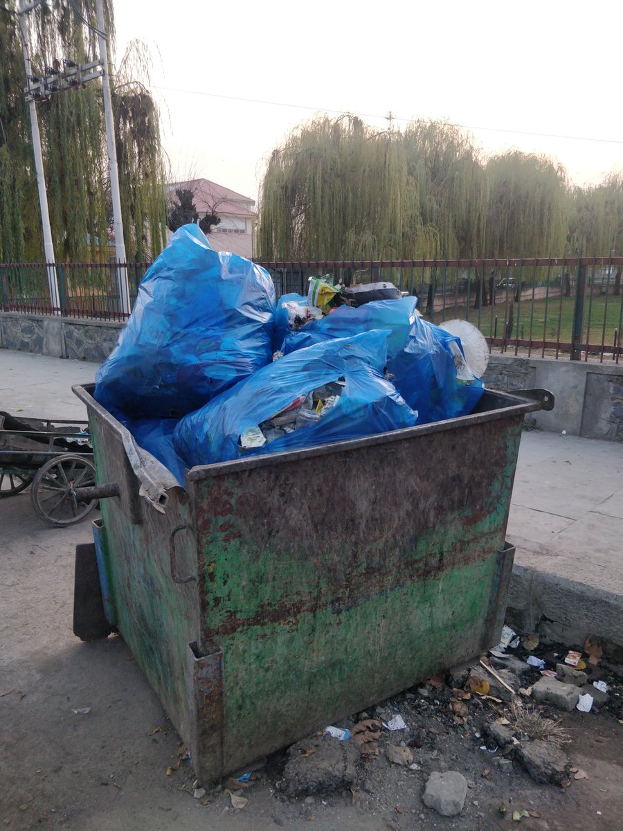 WamiqWani's tweet photo. Today after Friday prayers me and my friend @ZargarNuman volunteered for Jehlum Bank's cleaning drive. It seems like @SMC_Srinagar doesn't exist, not a single dustbins installed on Lal Mandi banks. Houseboat people are suffering too.
#wewantchange https://t.co/4hOVfsxIDq