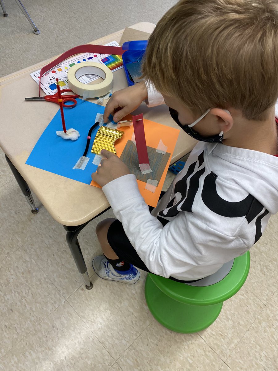 ASeagravesHahn's tweet photo. Future #imagineers hard at work designing their own 3D @Disney theme park with a mystery box of supplies 😬🎉 #STEAM #designchallenge #designthinkimg #SHoM https://t.co/wdEHFuNP7P