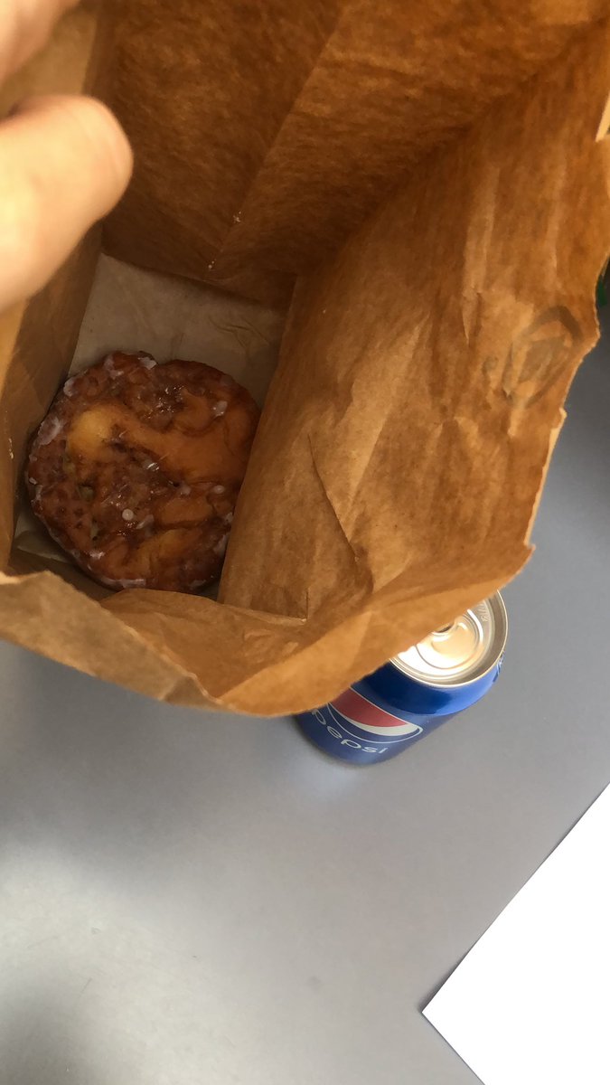 CarleyPar3's tweet photo. Well we can’t bake so we let the bakery just do it for us @pepsi #PepsiApplePieChallenge  #bakingfail https://t.co/ZWoSuk3ynz