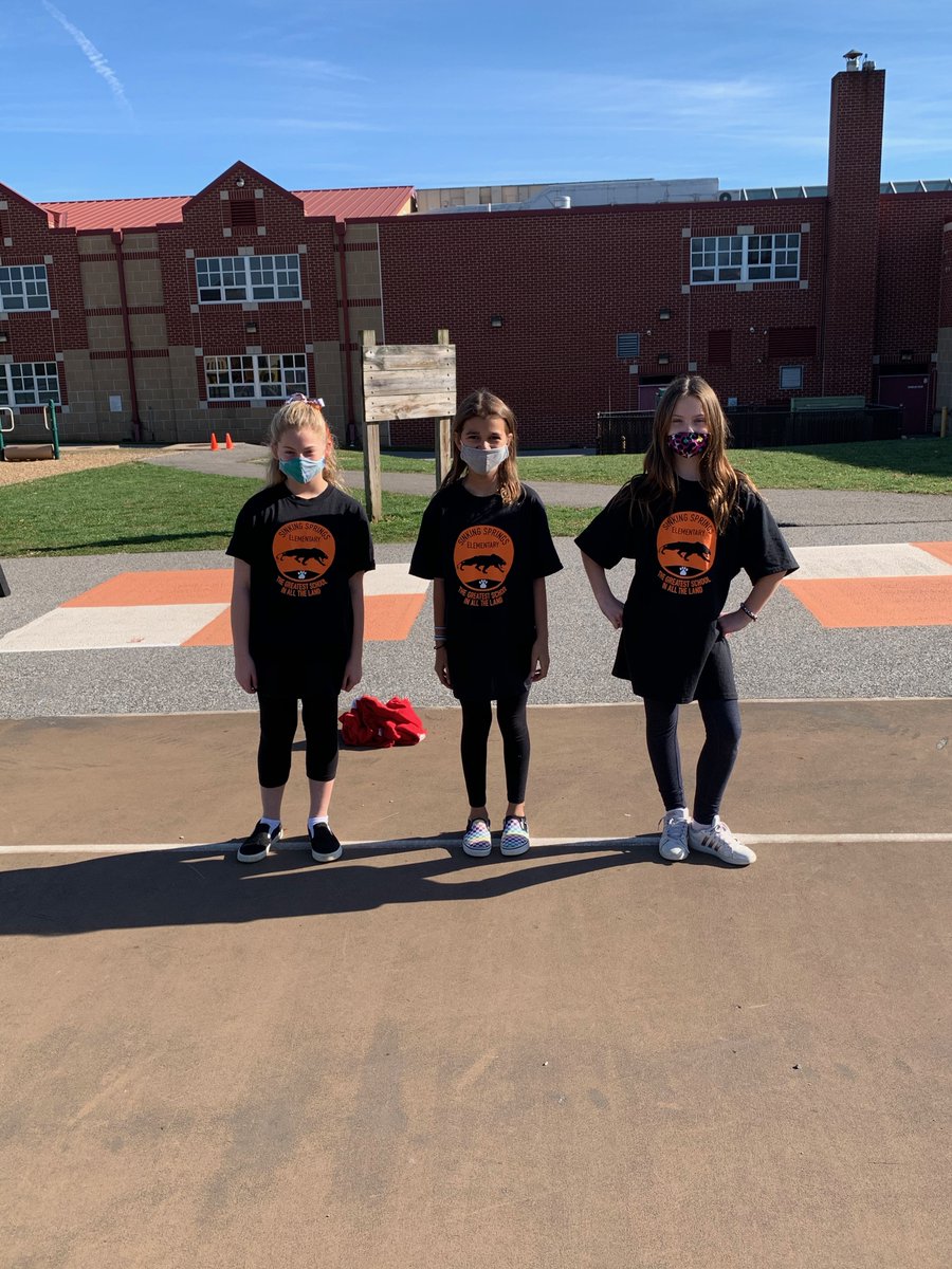 Loving our new SPIRIT shirts! @TeachAntoun #SSSpirit