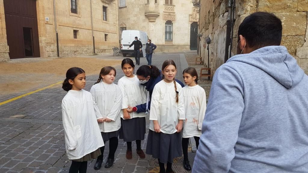 RealSantuario's tweet photo. Estamos muy ilusionadas por el rodaje de la película biográfica de Madre Petra. 
Hemos podido hablar con Marian Arahuetes y explicale que supone para nosotras esta película y como vemos nosotros a nuestra fundadora....
https://t.co/elxz3TBFuu
#MadrePetra #biopic #carismamd https://t.co/YyhMglCba2